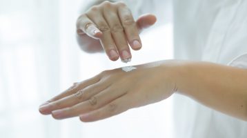 کرم مرطوب کننده دست و صورت